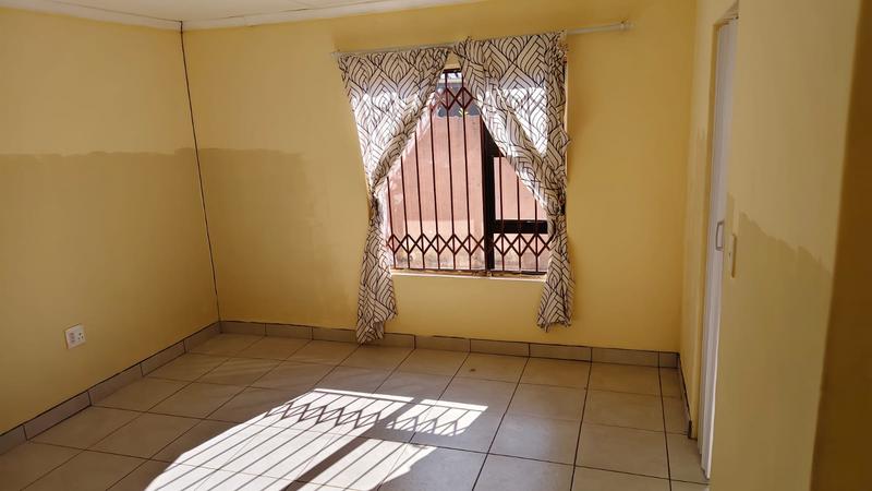 To Let 1 Bedroom Property for Rent in Miederpark North West